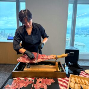 雕刻 Cebo Ham 站